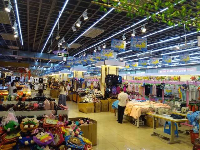 八鋼首家服裝批發(fā)城迎父親節(jié)，男士進店有禮驚喜不斷
